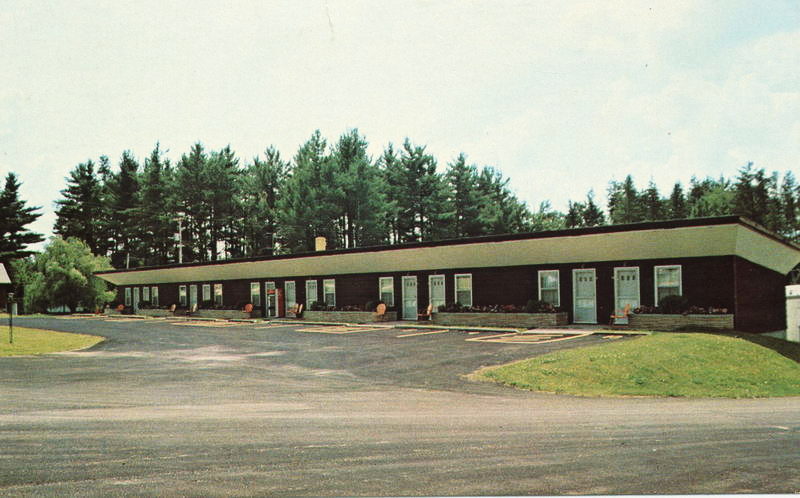 Moon Lake Motel - Vintage Postcard (newer photo)